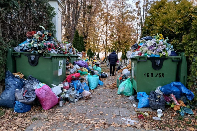 Znicze, które gasną po kilku dniach, zostawiają po sobie ślad na setki lat